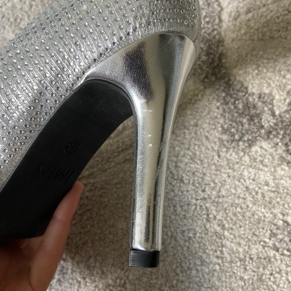 MIA // Ciana Pointed Toe D'Orsay Rhinestone Pump // Size 7.5 - Picture 10 of 13